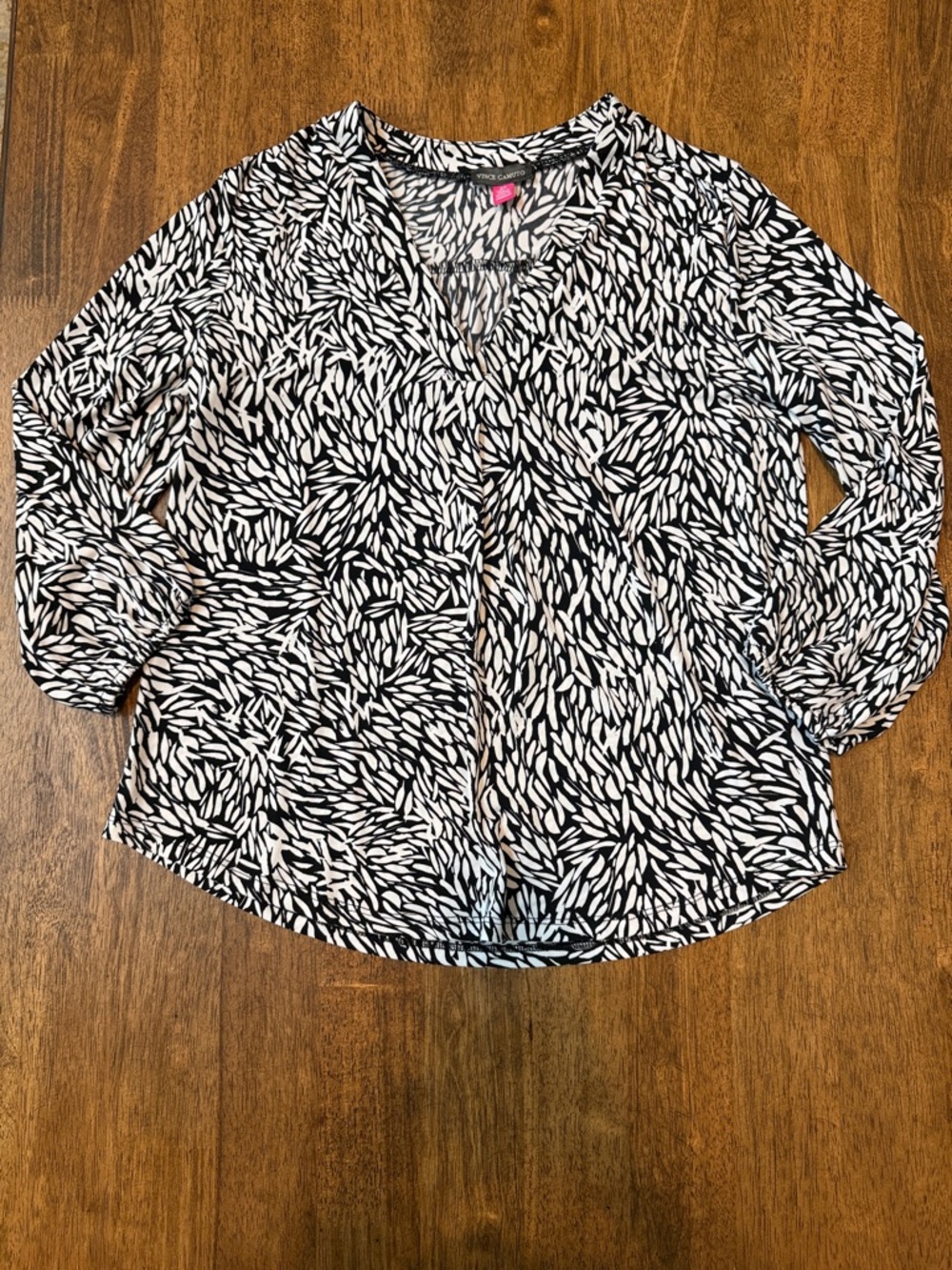 Vince Camuto Black & White Leaf-Print V-Neck Blouse